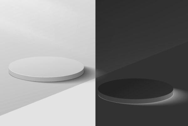 Smarketing innebär att sälj och marknad samarbetar hjälper varandra att uppnå gemensamma mål.